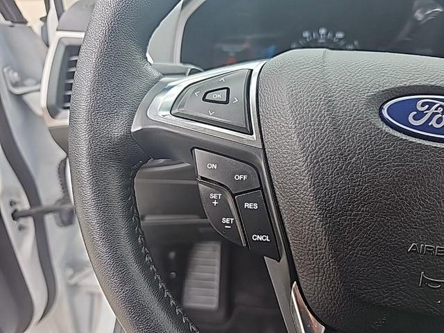 Photo of 2022 Oxford White Ford Edge