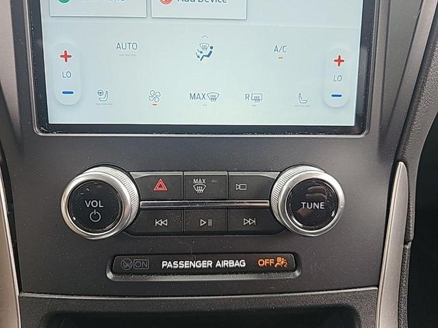 Photo of 2022 Oxford White Ford Edge