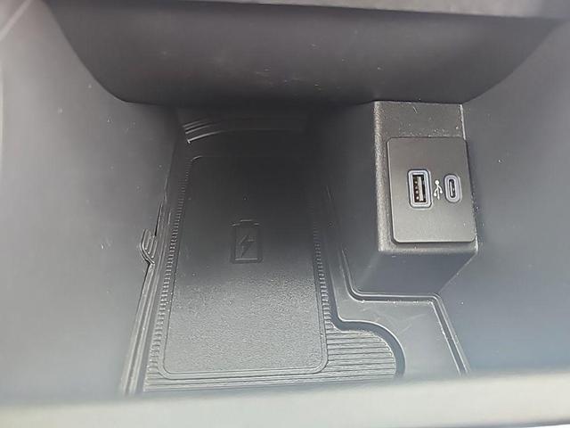 Photo of 2022 Oxford White Ford Edge