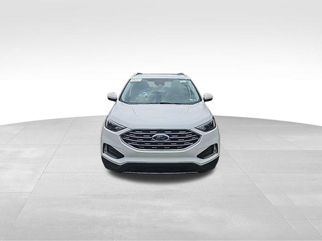 Photo of 2022 Oxford White Ford Edge