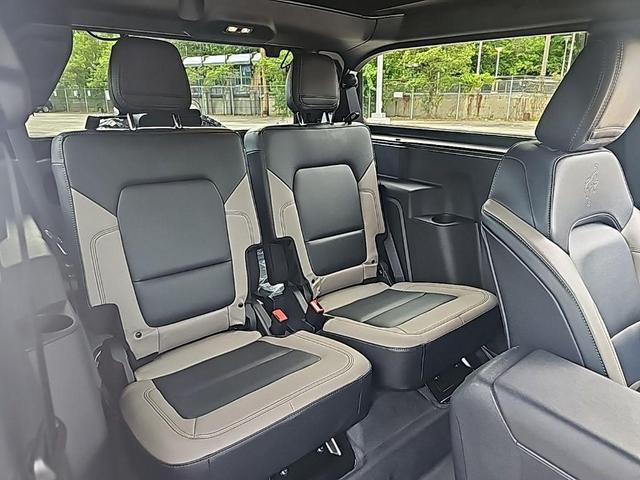 Photo of 2024 Iconic Silver Metallic Ford Bronco