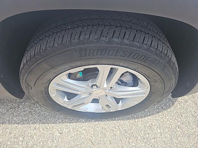 Photo of 2022 Summit White GMC Terrain