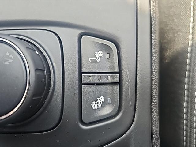 Photo of 2022 Summit White GMC Terrain