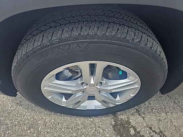 Photo of 2022 Summit White GMC Terrain