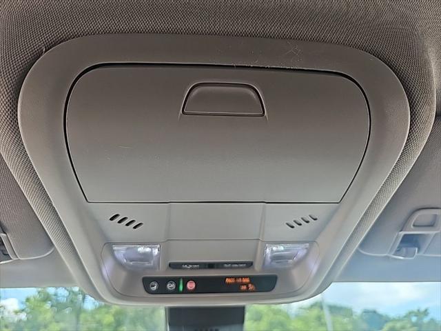 Photo of 2022 Summit White GMC Terrain