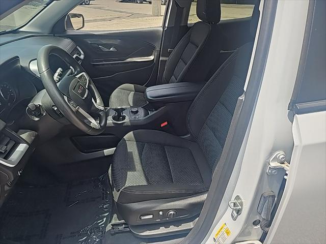 Photo of 2022 Summit White GMC Terrain