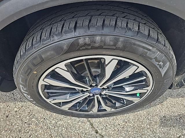 Photo of 2022 Agate Black Metallic Ford Escape