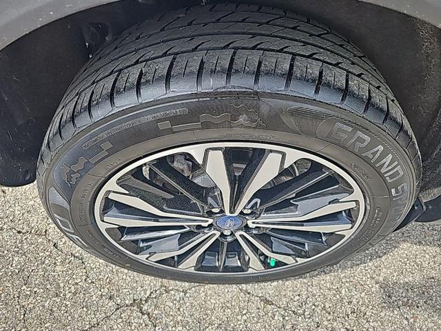 Photo of 2022 Agate Black Metallic Ford Escape