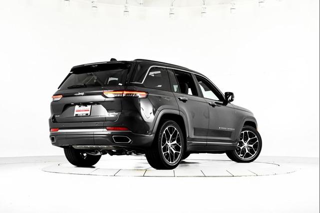 Photo of 2024 BALTIC GRAY METALLIC Jeep Grand Cherokee