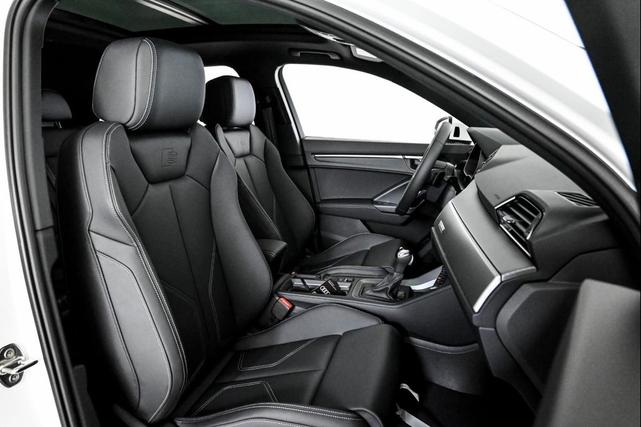 Photo of 2025 Arkona White Audi Q3