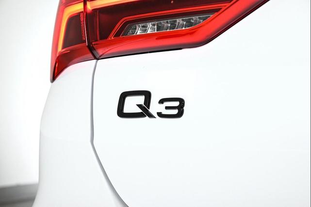 Photo of 2025 Arkona White Audi Q3