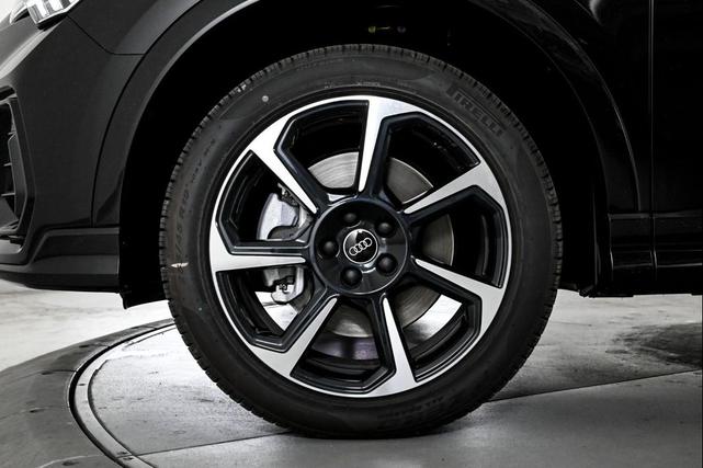 Photo of 2025 MYTHOS BLACK Audi Q3