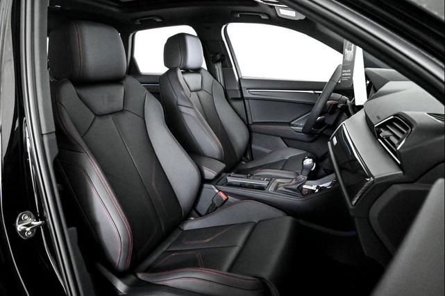 Photo of 2025 MYTHOS BLACK Audi Q3