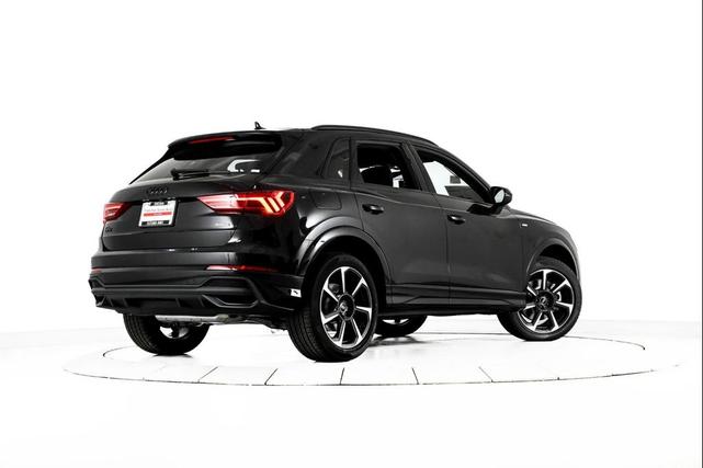 Photo of 2025 MYTHOS BLACK Audi Q3