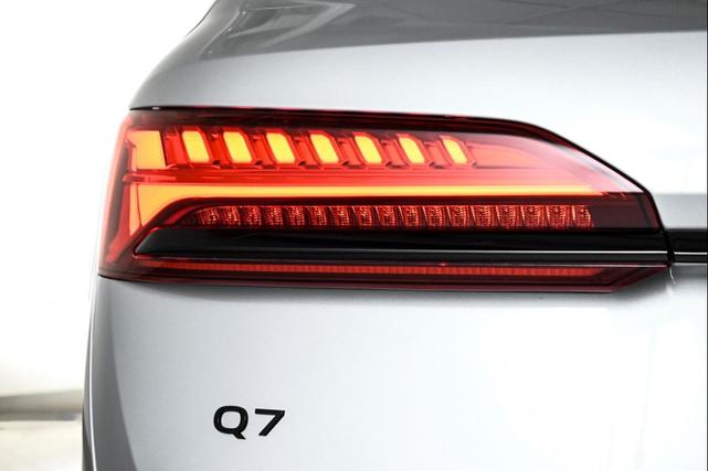 Photo of 2025 SATELLITE SILVER Audi Q7