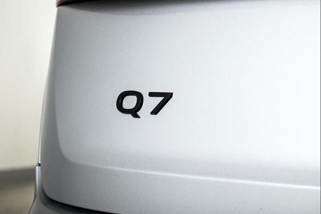 Photo of 2025 SATELLITE SILVER Audi Q7