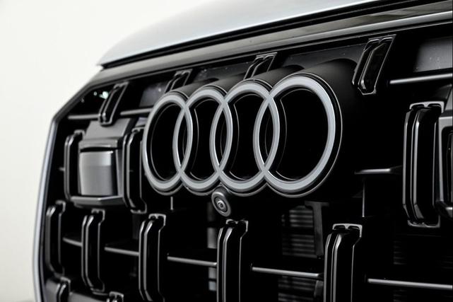 Photo of 2025 SATELLITE SILVER Audi Q7