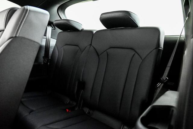 Photo of 2025 SATELLITE SILVER Audi Q7