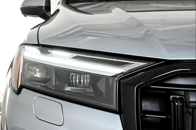 Photo of 2025 SATELLITE SILVER Audi Q7