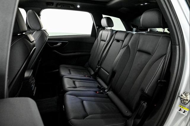 Photo of 2025 SATELLITE SILVER Audi Q7