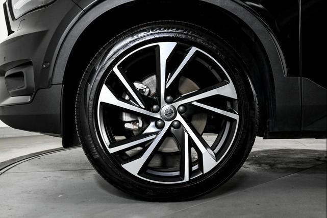 Photo of 2022 BLACK Volvo XC40
