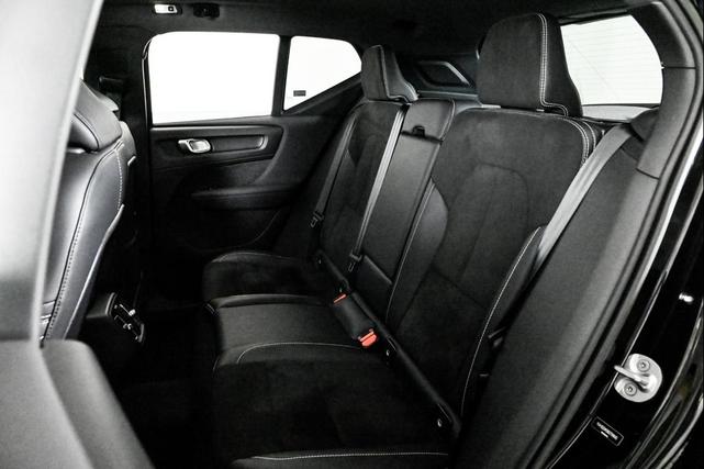 Photo of 2022 BLACK Volvo XC40