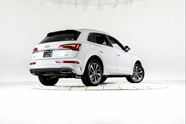 Photo of 2025 GLACIER WHITE Audi Q5