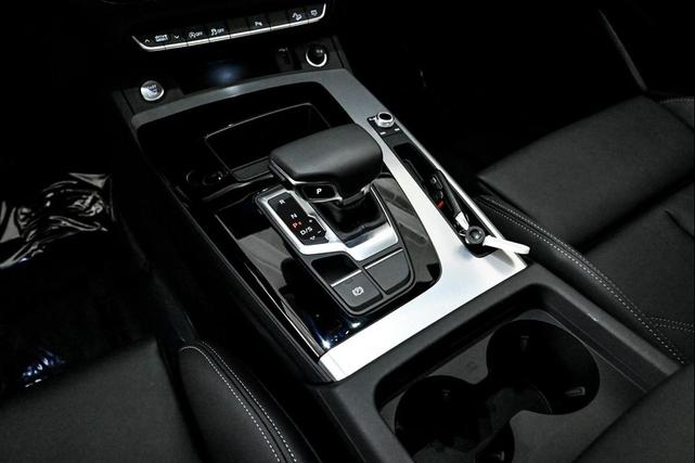 Photo of 2025 CHRONOS GRAY Audi Q5