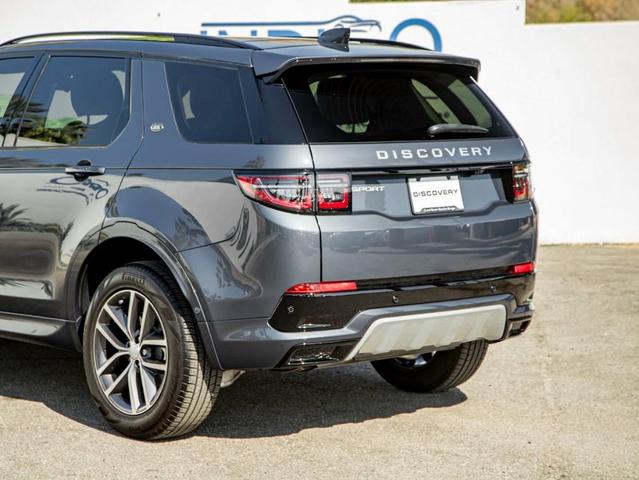 Photo of 2024 Blue Land Rover Discovery Sport
