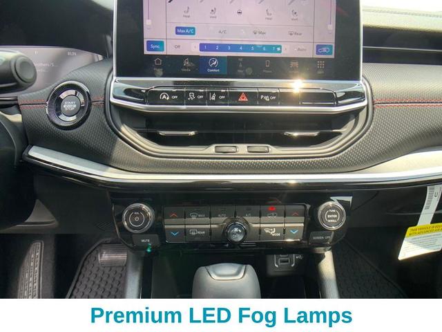 Photo of 2025 Silver Zynith Jeep Compass