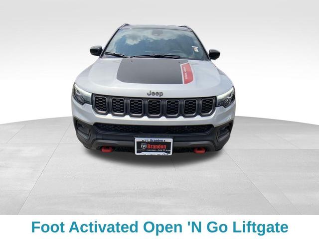 Photo of 2025 Silver Zynith Jeep Compass