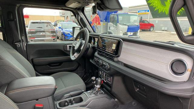 Photo of 2024 Granite Crystal Clearcoat Metallic Jeep Wrangler