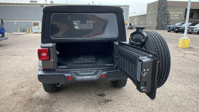Photo of 2024 Granite Crystal Clearcoat Metallic Jeep Wrangler