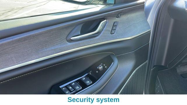Photo of 2025 Silver Zynith Jeep Grand Cherokee L