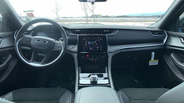Photo of 2025 Silver Zynith Jeep Grand Cherokee L