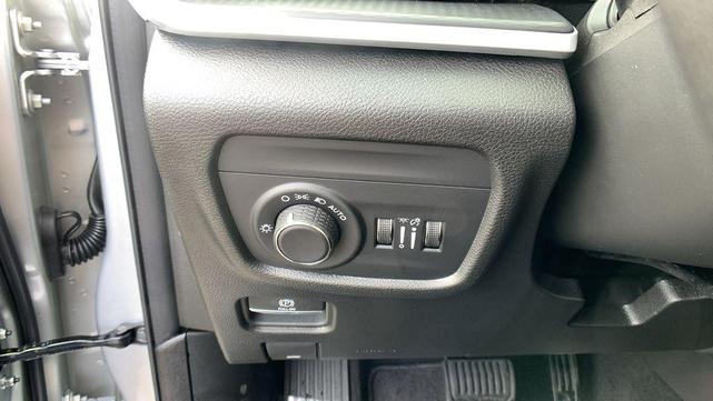 Photo of 2025 Silver Zynith Jeep Grand Cherokee L