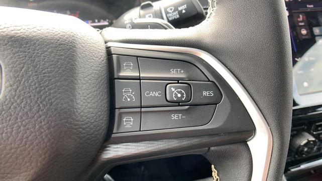 Photo of 2025 Silver Zynith Jeep Grand Cherokee L