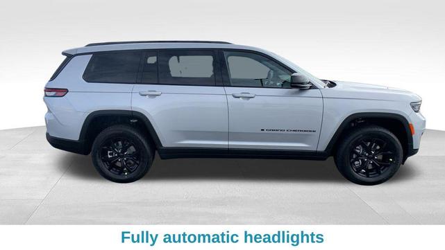 Photo of 2025 Silver Zynith Jeep Grand Cherokee L