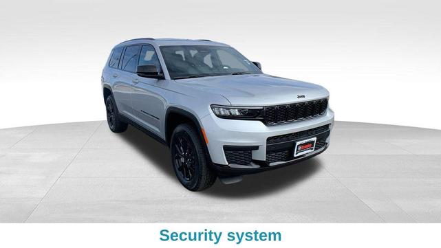 Photo of 2025 Silver Zynith Jeep Grand Cherokee L