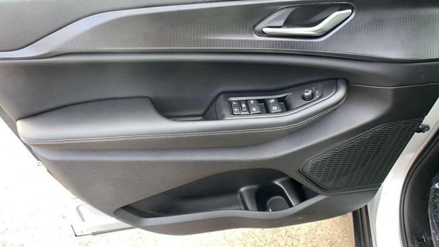 Photo of 2025 Silver Zynith Jeep Grand Cherokee L