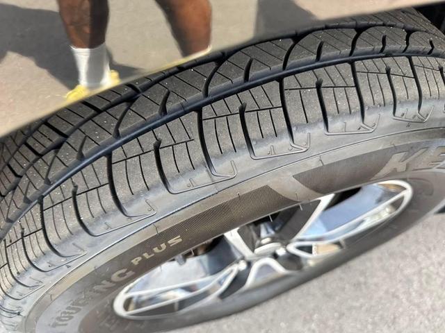 Photo of 2018 Pitch Black Clearcoat Dodge Journey