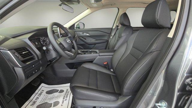 Photo of 2025 Gun Metallic Nissan Rogue