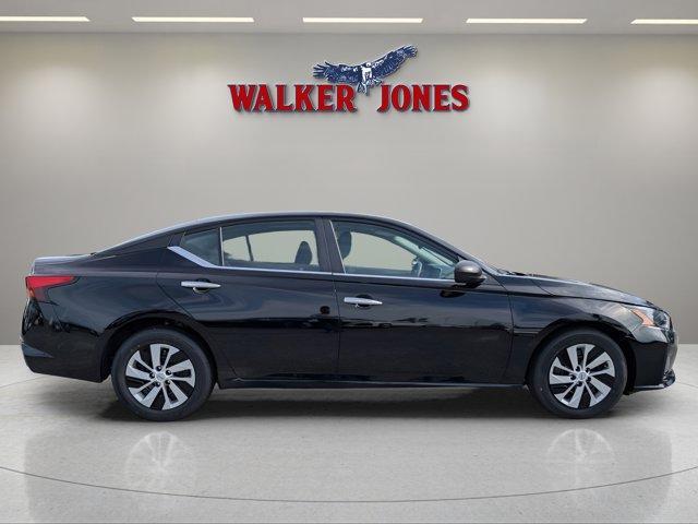 Photo of 2025 Black Nissan Altima