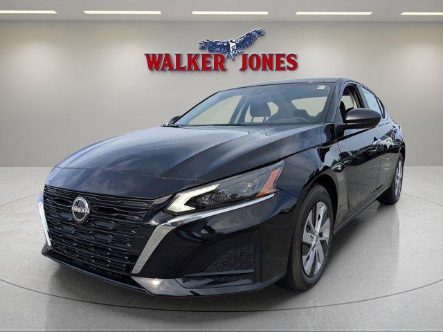 Photo of 2025 Black Nissan Altima
