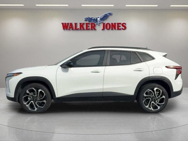 Photo of 2025 Summit White Chevrolet Trax