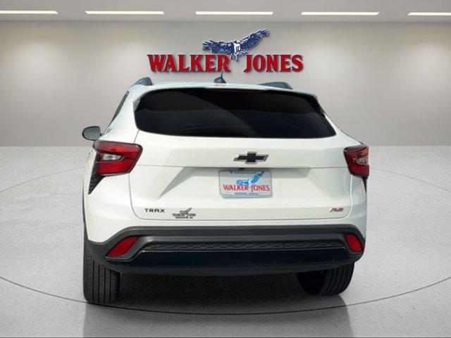 Photo of 2025 Summit White Chevrolet Trax