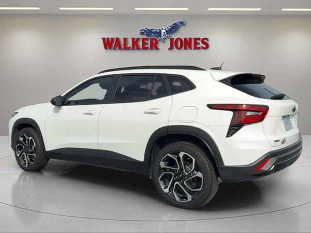 Photo of 2025 Summit White Chevrolet Trax