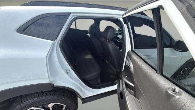 Photo of 2025 Summit White Chevrolet Trax