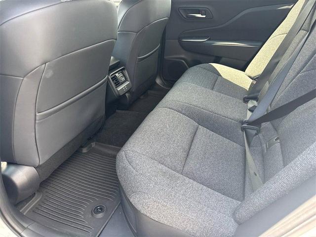 Photo of 2023 Oxygen White Toyota Crown