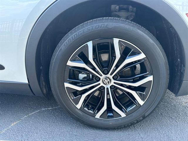 Photo of 2023 Oxygen White Toyota Crown